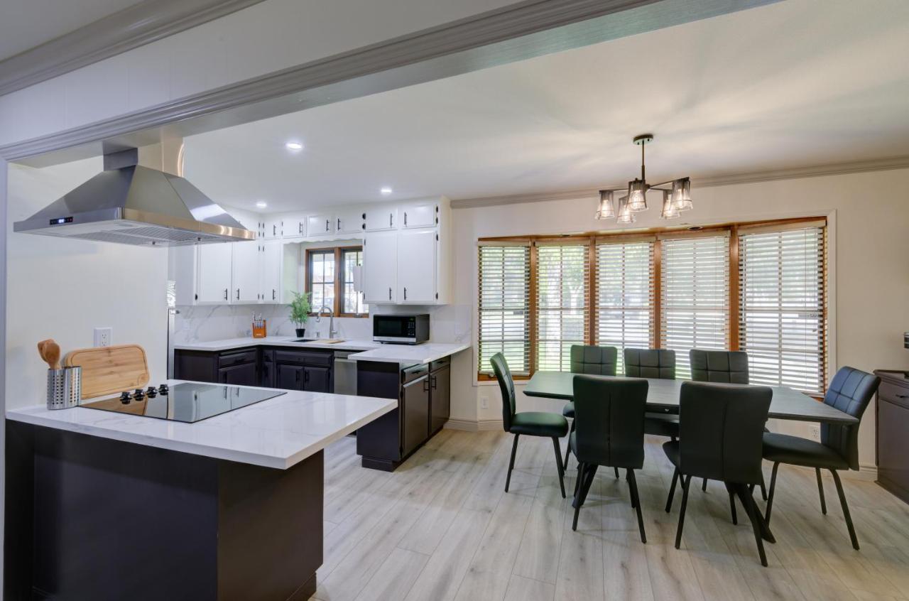Updated Spacious Home Фресно Екстериор снимка
